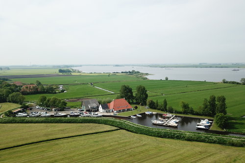 BoerderijEnZichopKoeverder1205.JPG